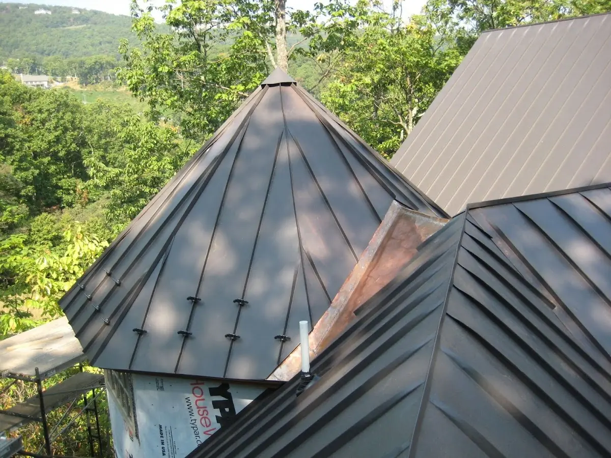 Professional Roof Tarp Installation by Craftsman Roofing in Charlotteburg